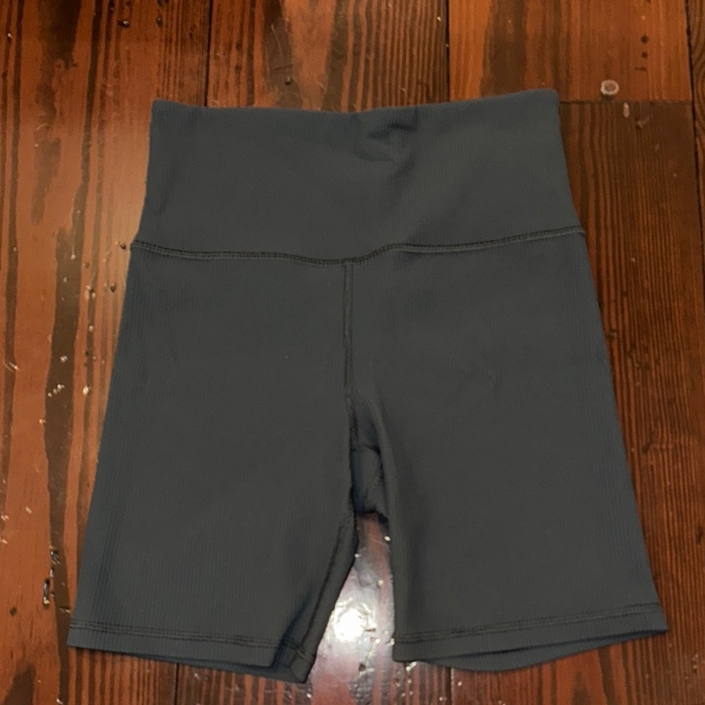Athleta elation 7 inch rib short